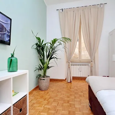 Parrotshouse * Roma